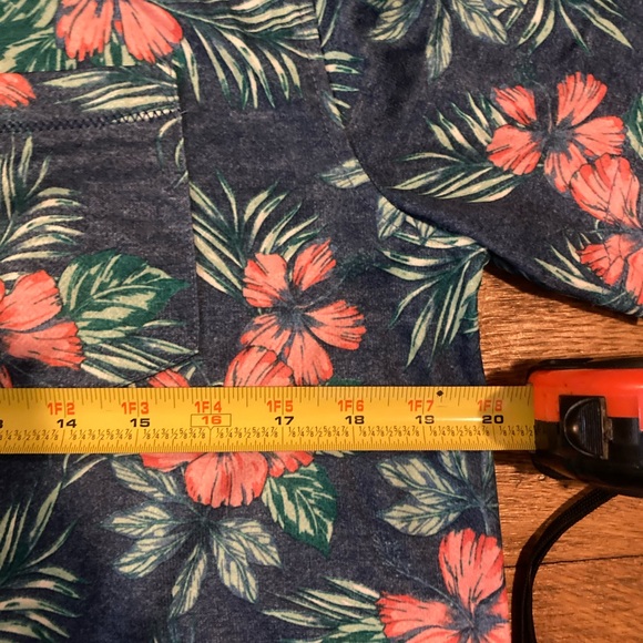 Izod Hawaiian Golf Polo Size Small - Picture 2 of 4